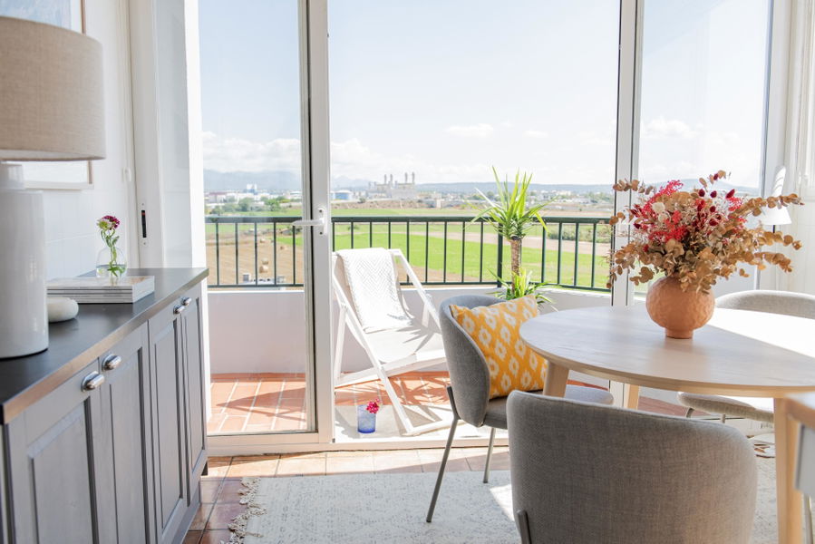 Helles Penthouse mit grosser Terrasse und schöner Aussicht in Molinar in Meeresnähe
