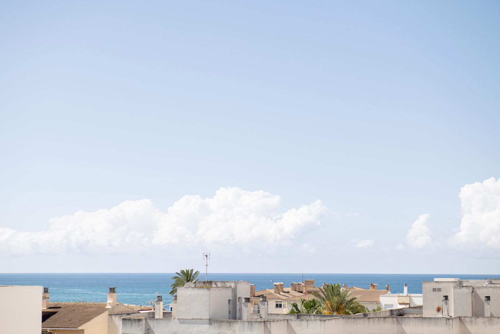 Helles Penthouse mit grosser Terrasse und schöner Aussicht in Molinar in Meeresnähe