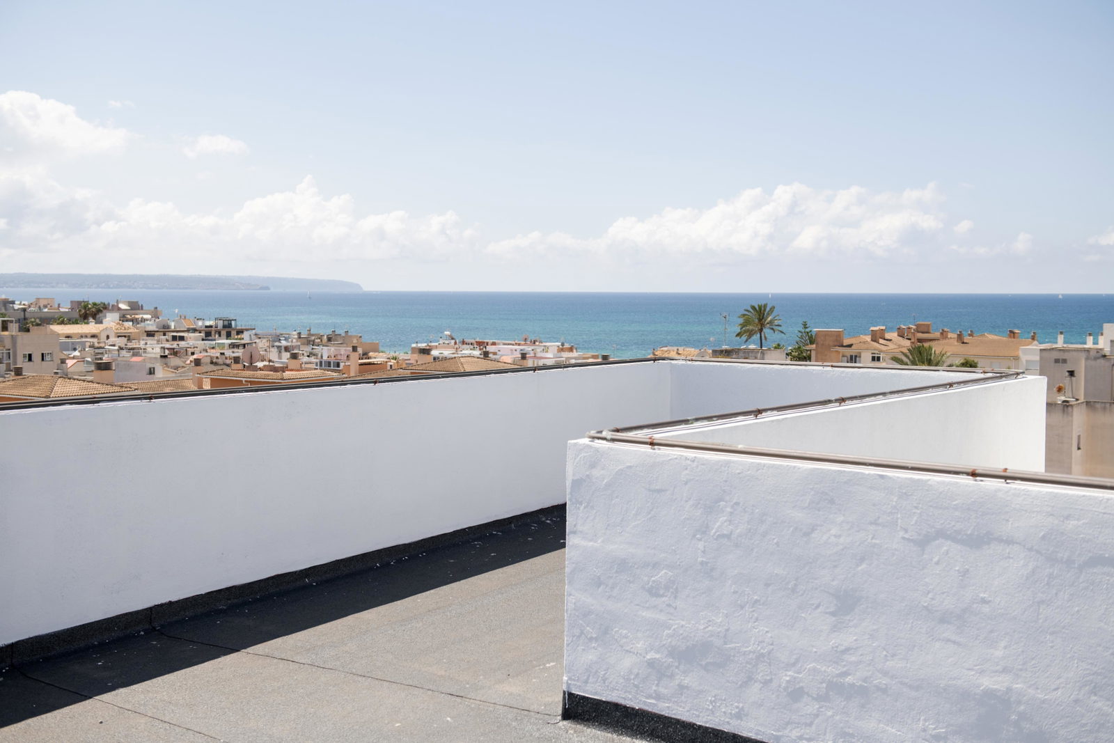 Helles Penthouse mit grosser Terrasse und schöner Aussicht in Molinar in Meeresnähe