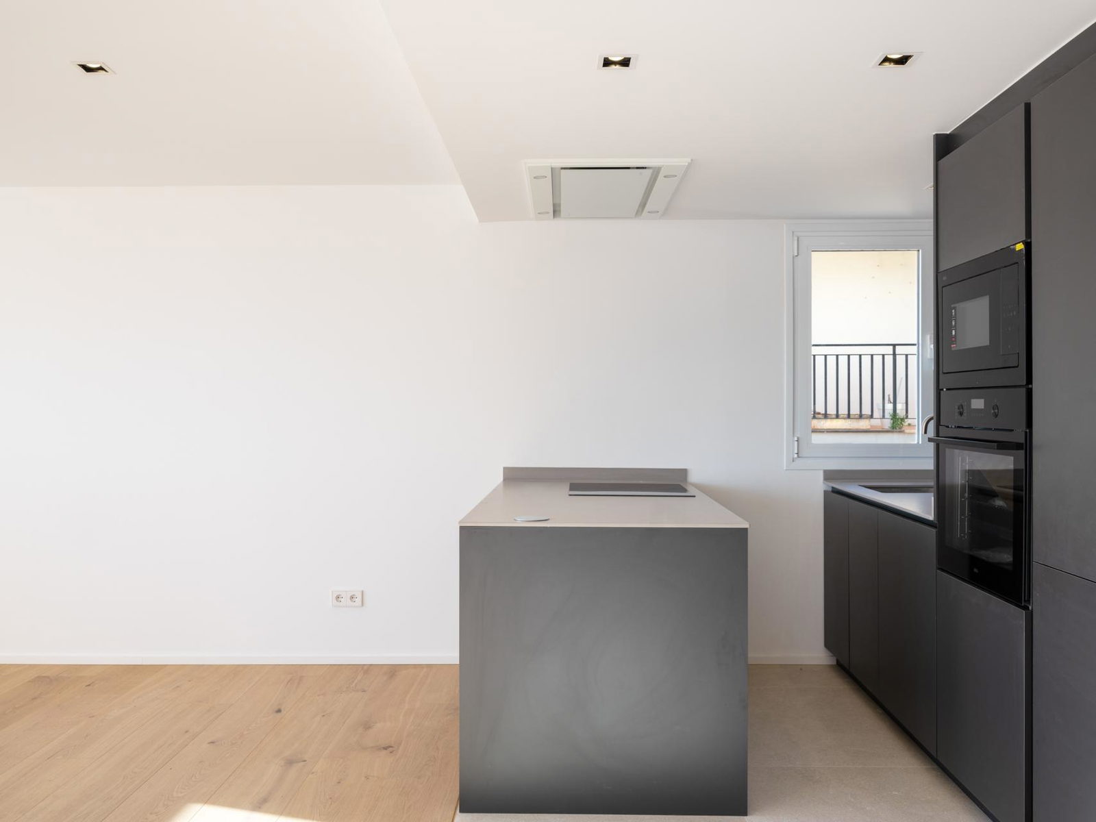 Renovated apartment with terrace, sea view and prime location in San Agustin