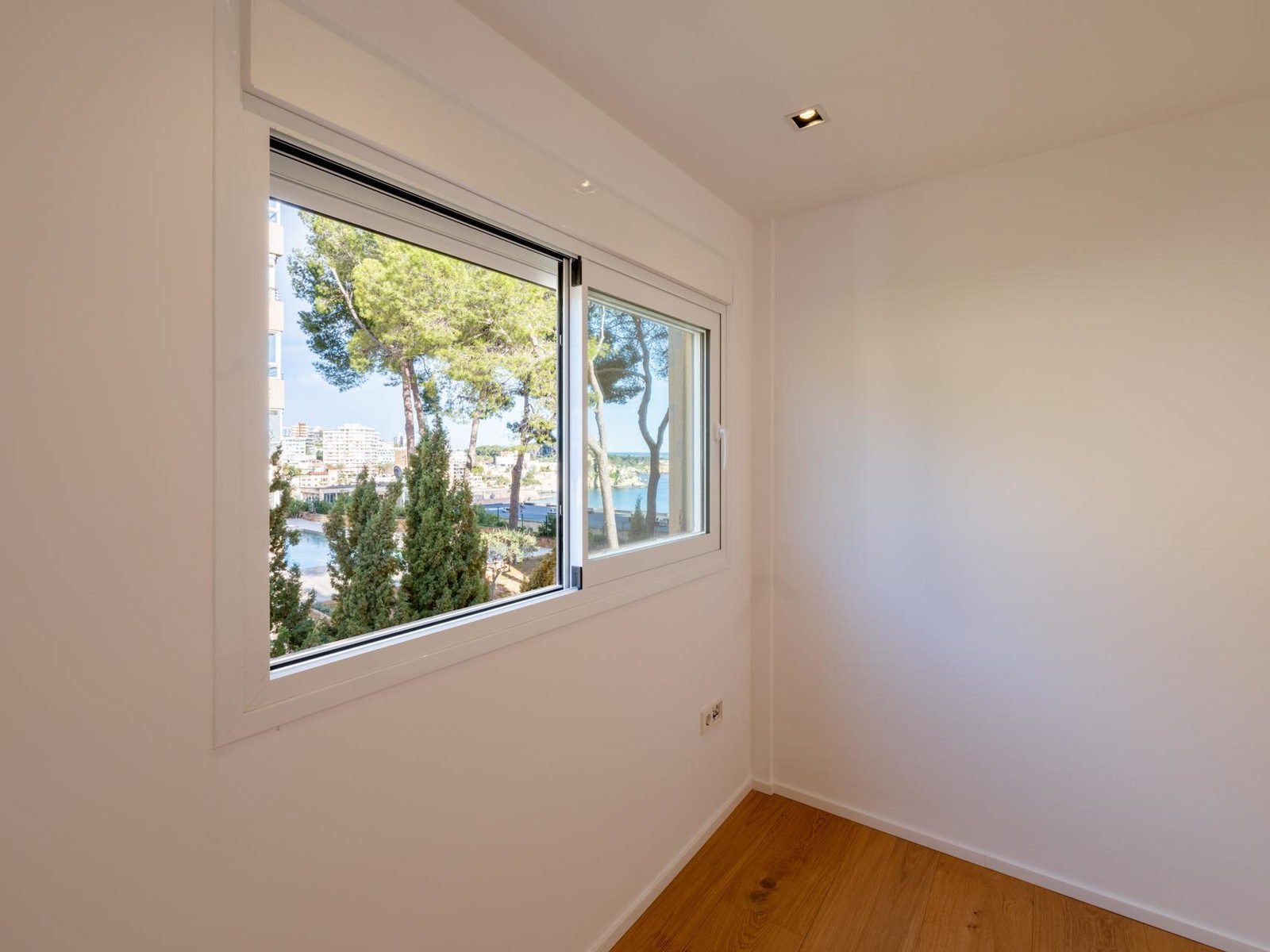 Renovated apartment with terrace, sea view and prime location in San Agustin