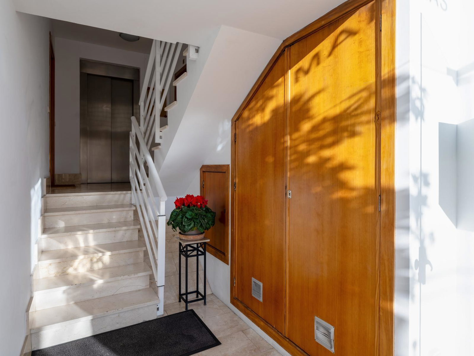 Renovated apartment with terrace, sea view and prime location in San Agustin