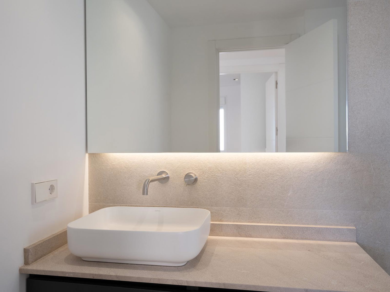 Renovated apartment with terrace, sea view and prime location in San Agustin