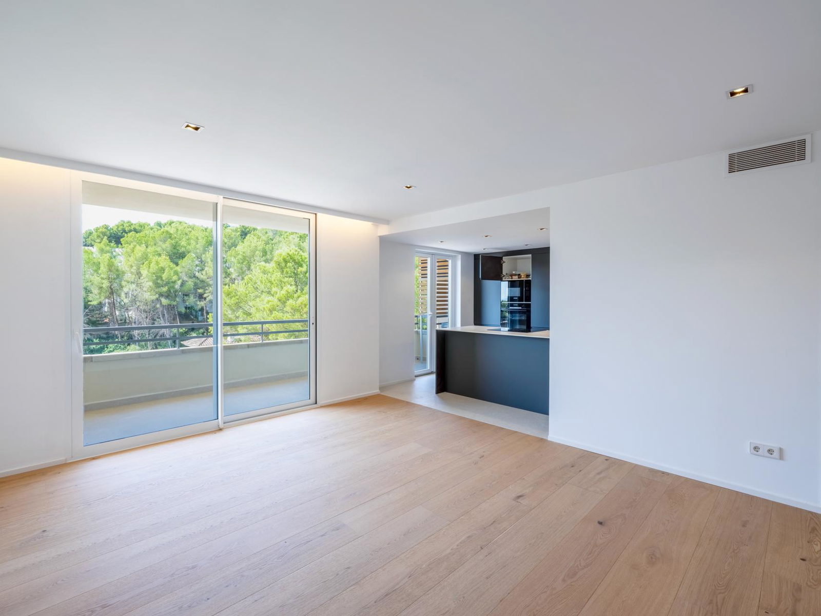 Elegant renovated penthouse with terrace and sea view in San Agustin