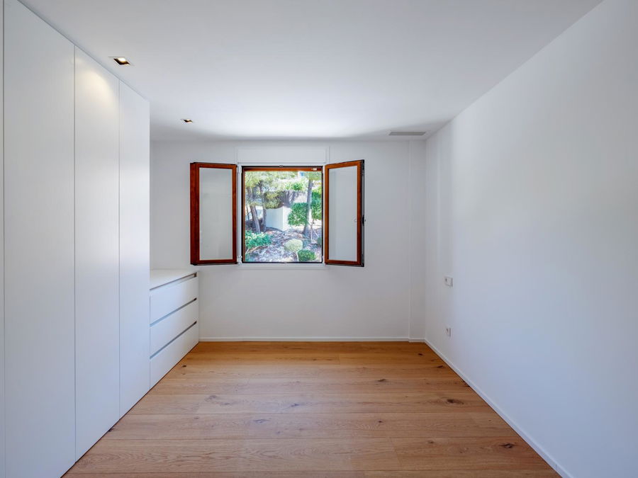 Elegant renovated penthouse with terrace and sea view in San Agustin