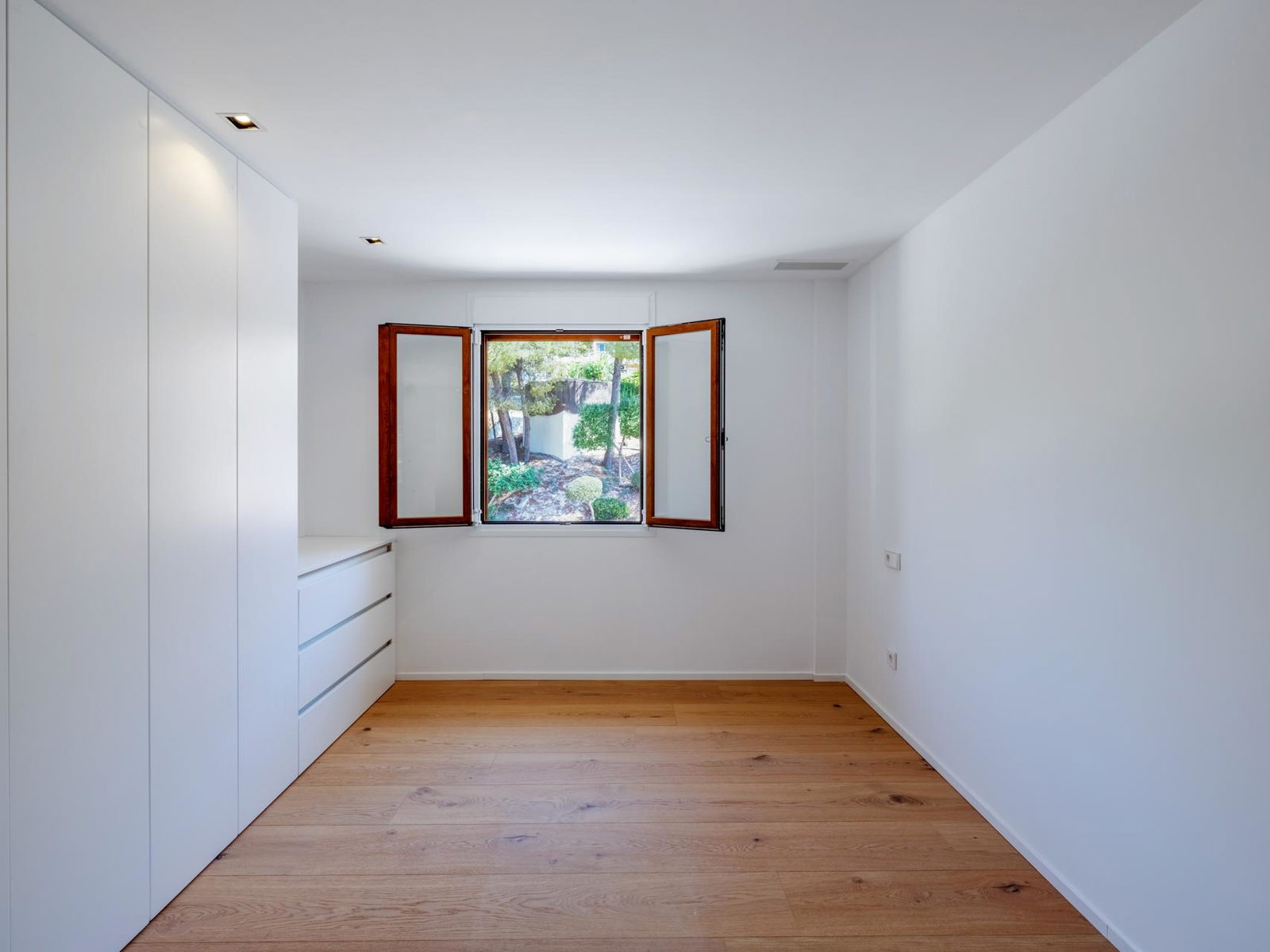 Elegant renovated penthouse with terrace and sea view in San Agustin