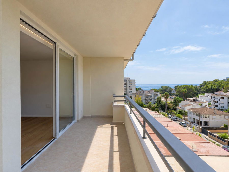 Elegant renovated penthouse with terrace and sea view in San Agustin