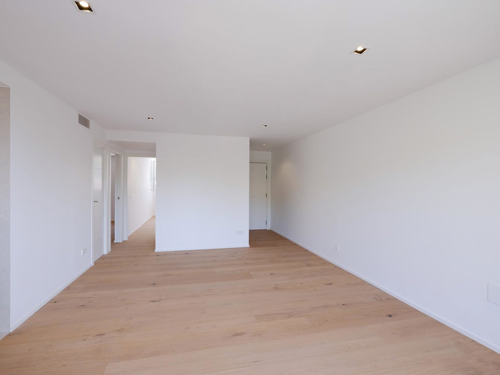 Elegant renovated penthouse with terrace and sea view in San Agustin