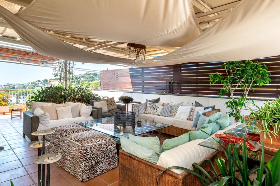 Ático en venta en Cala Nova, Palma con vistas panorámicas al mar y amplia terraza