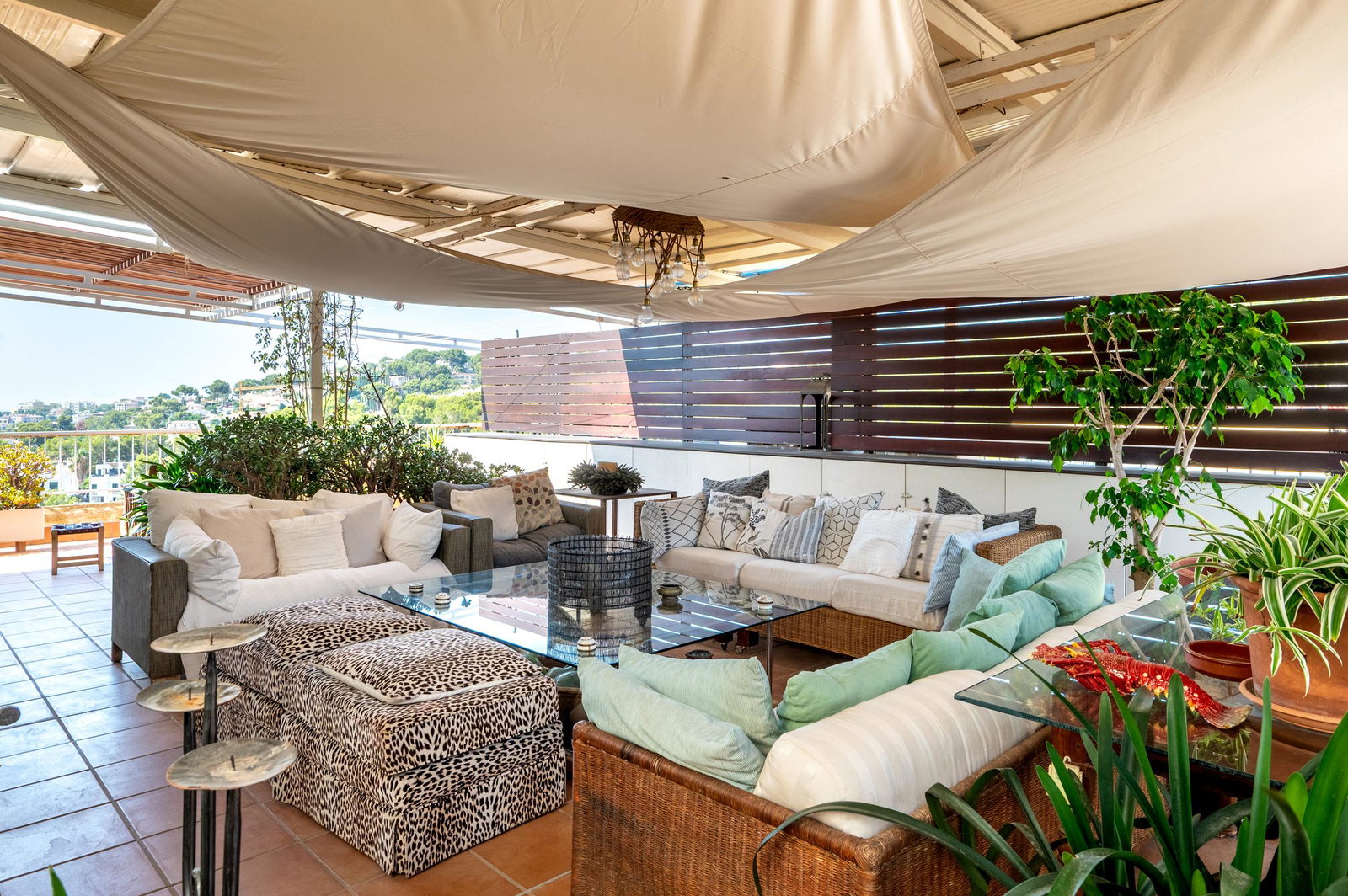 Ático en venta en Cala Nova, Palma con vistas panorámicas al mar y amplia terraza