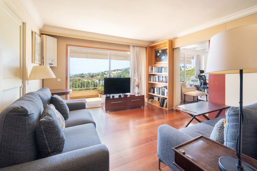 Ático en venta en Cala Nova, Palma con vistas panorámicas al mar y amplia terraza