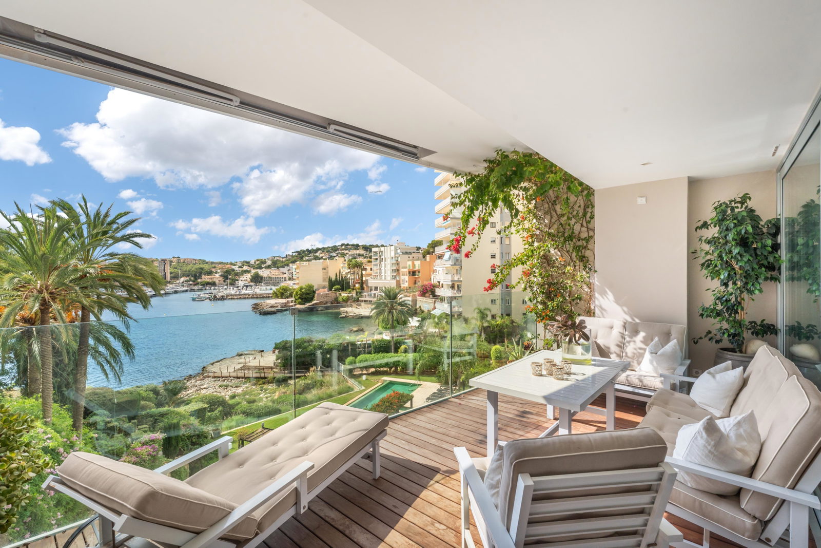 Stunning frontline apartment with harbor views and sunset terraces in San Agustin