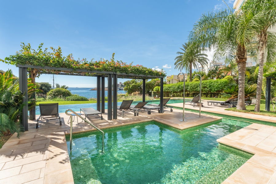 Stunning frontline apartment with harbor views and sunset terraces in San Agustin