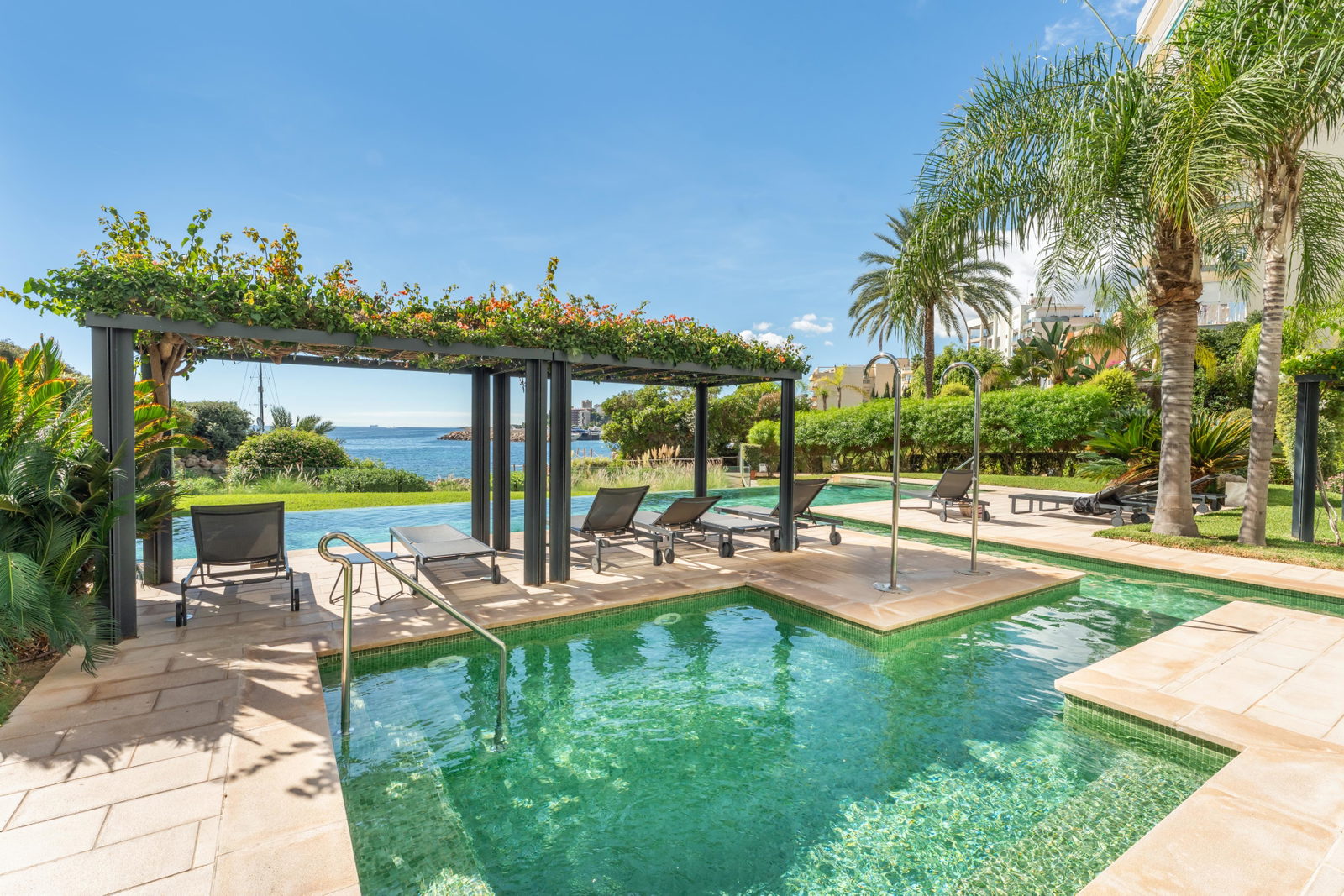Stunning frontline apartment with harbor views and sunset terraces in San Agustin