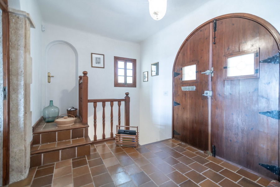 Traditional Mallorcan Country House with Sea Views for Sale in Establiments, Palma