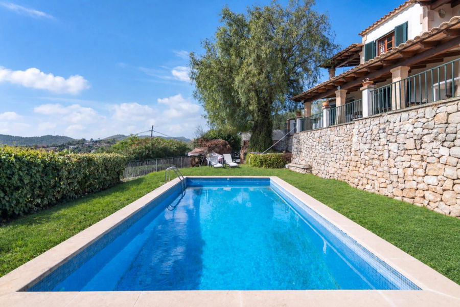 Traditional Mallorcan Country House with Sea Views for Sale in Establiments, Palma