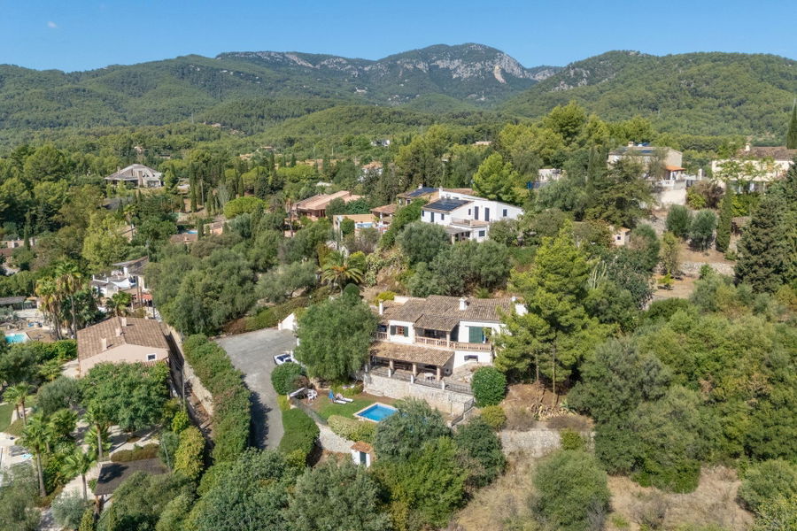 Traditional Mallorcan Country House with Sea Views for Sale in Establiments, Palma