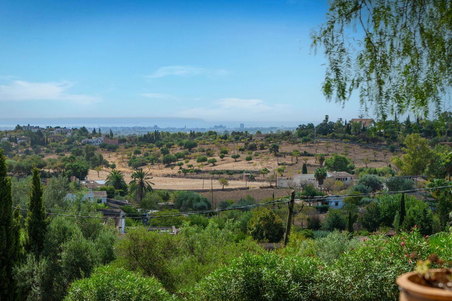 Traditional Mallorcan Country House with Sea Views for Sale in Establiments, Palma