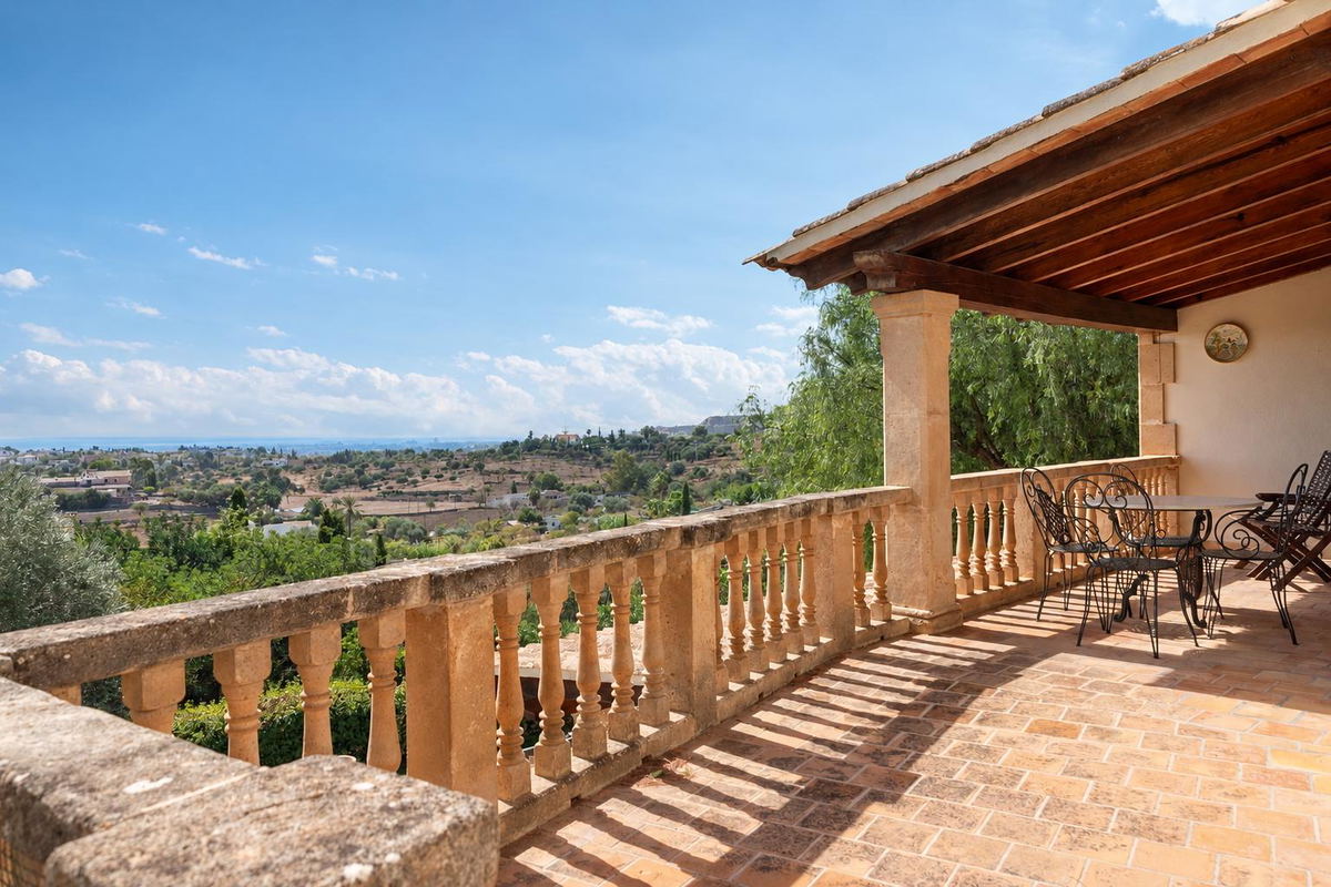 Traditional Mallorcan Country House with Sea Views for Sale in Establiments, Palma