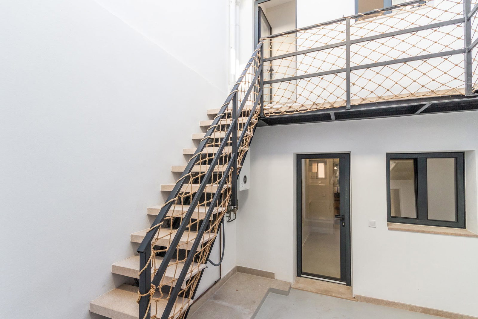 Nyrenoverat radhus med uteplats och terrass i Portixol till salu