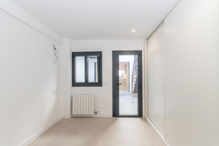 Nyrenoverat radhus med uteplats och terrass i Portixol till salu
