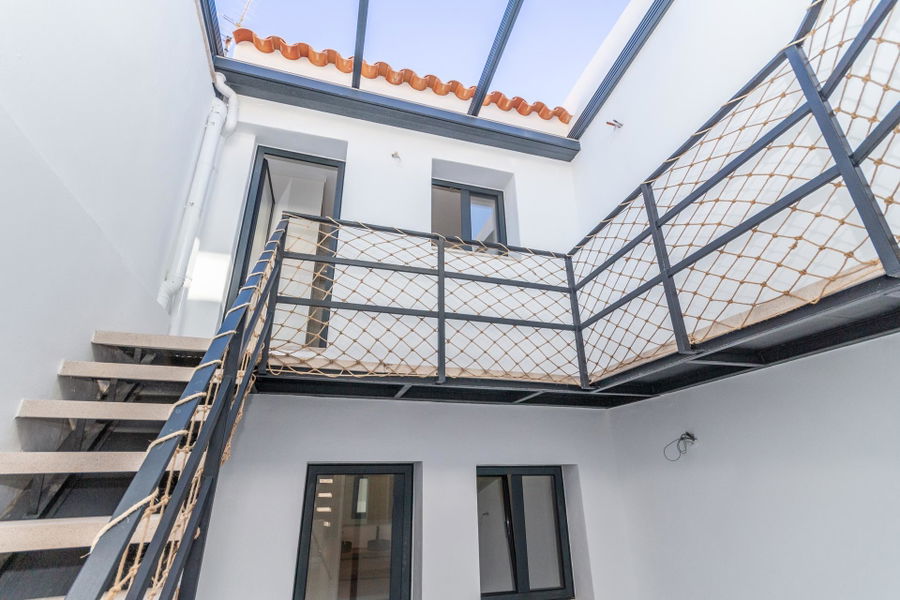 Nyrenoverat radhus med uteplats och terrass i Portixol till salu