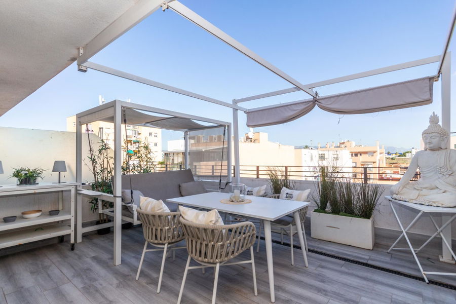 Se vende precioso ático dúplex con vistas al mar en Portixol Molinar